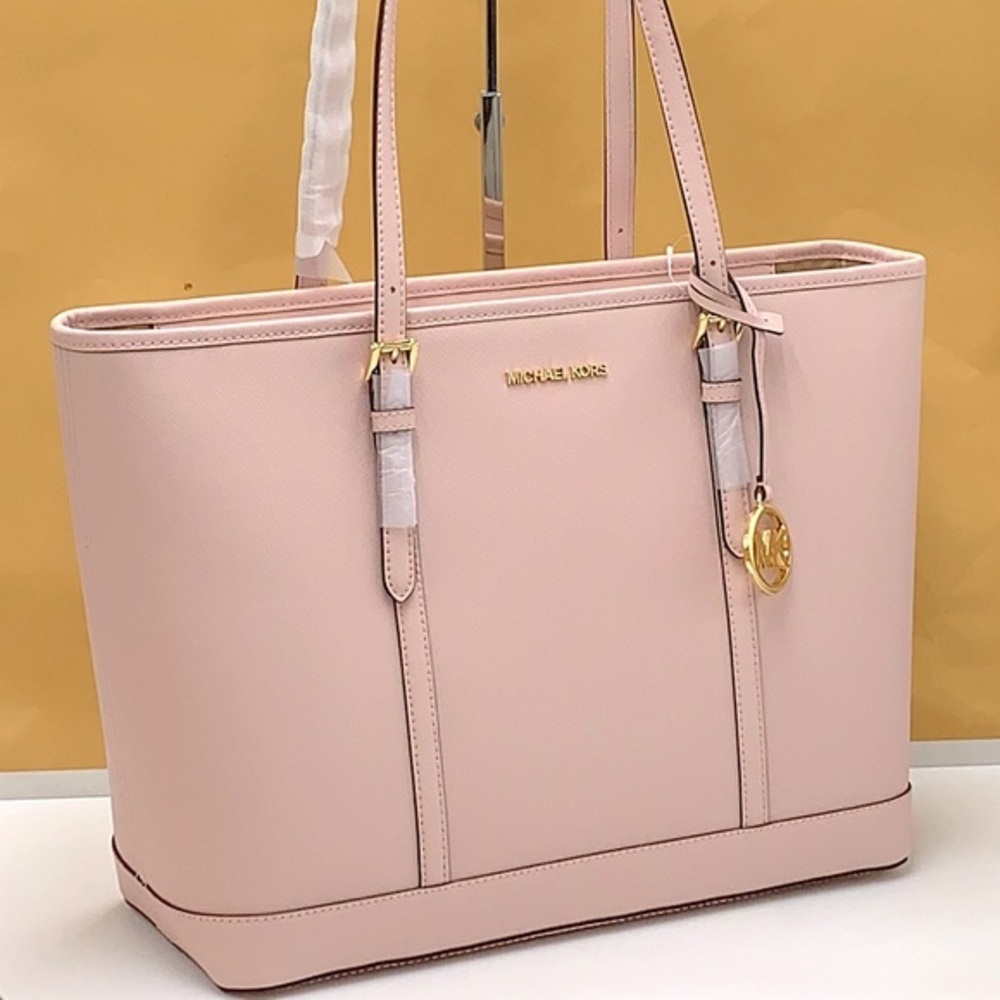 MICHAEL KORS POWDER BLUSH COLOR
Jet Set Travel Large Saffiano Leather Tote Bag